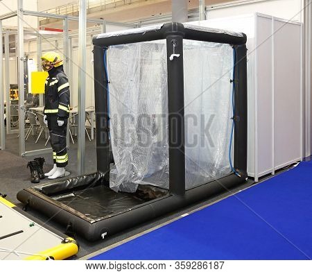 Inflatable Decontamination Shower For Disaster Emergency Cleaning