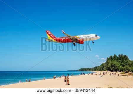 Phuket , Thailand- February 12, 2020: Passengers Boarding Airplane Of The Thai Vietjet Air Landing A