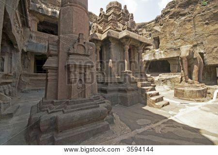 Pátio do Ancient Temple de Jain