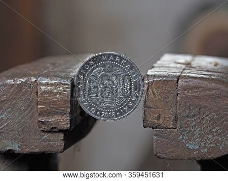 Uzbek Coin Som Clamped In A Metal Vise. Currency And Uzbekistan Economy Under The Onslaught, The Con