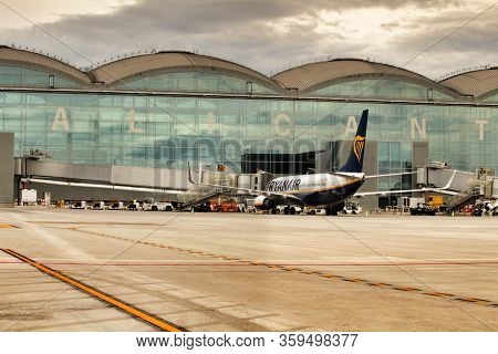 Elche, Alicante, Spain- March 3, 2020: Plane Of The Company Ryanair Parked And Refueling At The Alte