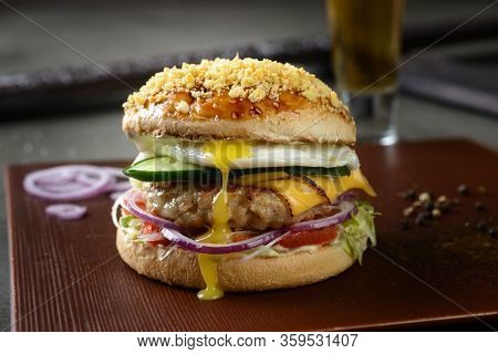 Big Burger With Scrumbled Egg And Onion