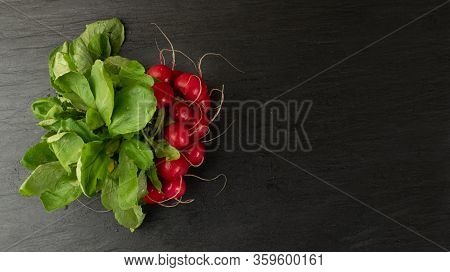 Radis Bunch, Fresh Radish Root Bundle, Pile Of Red Radishes