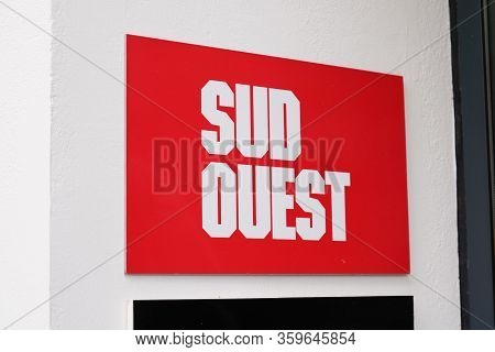 Bordeaux , Aquitaine / France - 01 22 2020 : Sud Ouest Logo Sign French Newspaper Regional Daily Pap