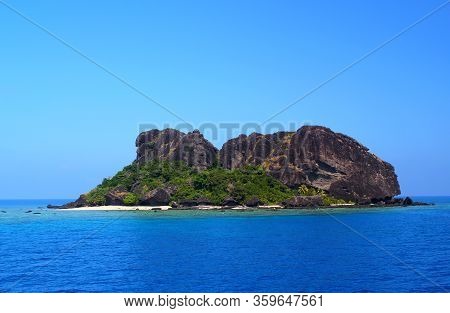Beautiful Island In The Pacific Ocean / Travelling With The Ferry From Fiji / Viti Levu To The Yasaw
