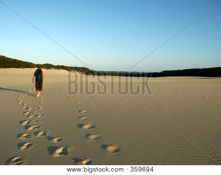Dune di escursionismo uomo