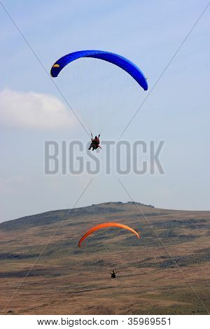 Yamaçparaşütü Dartmoor içinde