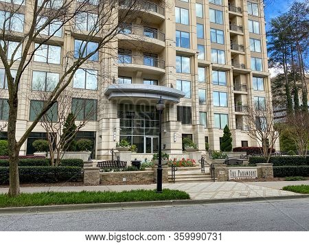 Atlanta, Ga/usa-3/21/20:  The Paramount Condominium Building In The Buckhead District Of Atlanta, Ga
