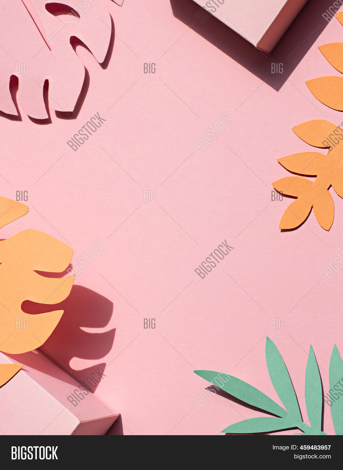 Hand Cut Paper 图片和照片(免费试用) | Bigstock