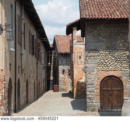 Ricetto Medieval Village In Candelo