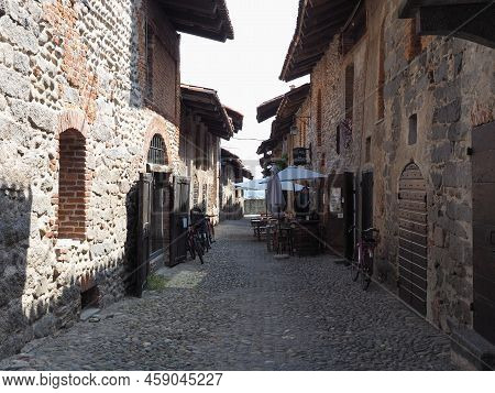 Ricetto Medieval Village In Candelo