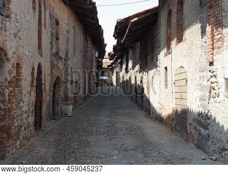 Ricetto Medieval Village In Candelo
