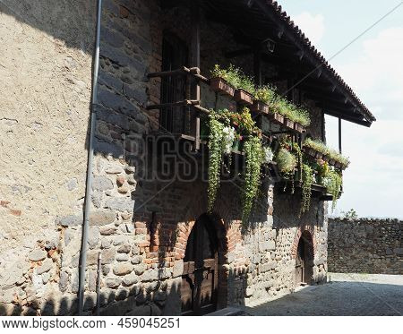 Ricetto Medieval Village In Candelo