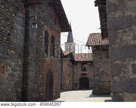 Ricetto Medieval Village In Candelo