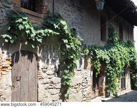Ricetto Medieval Village In Candelo