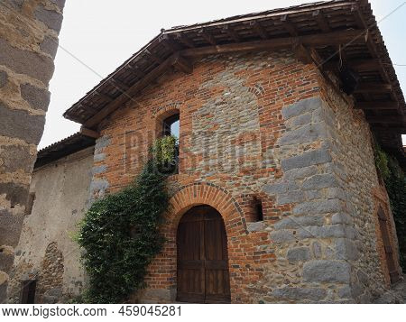 Ricetto Medieval Village In Candelo
