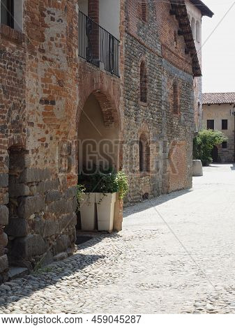 Ricetto Medieval Village In Candelo