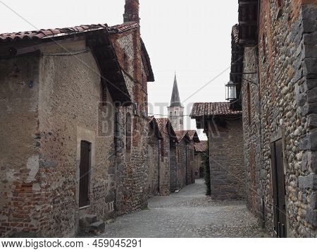 Ricetto Medieval Village In Candelo