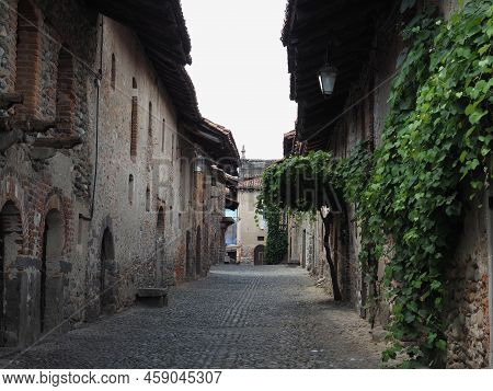 Ricetto Medieval Village In Candelo