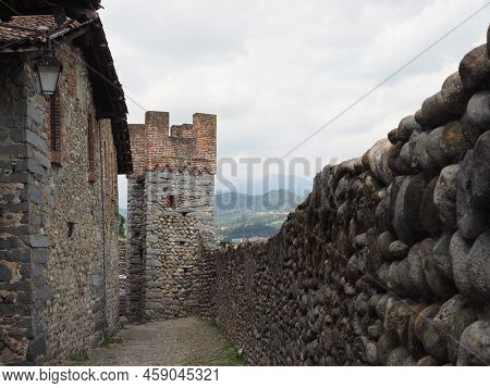 Ricetto Medieval Village In Candelo