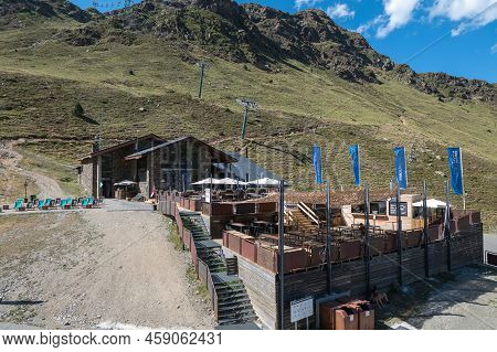 Ordino Arcalis, Andorra: 2022 July 22 : Gondola Lift In The Ordino Arcalis By Grandvalira Pyrenees S