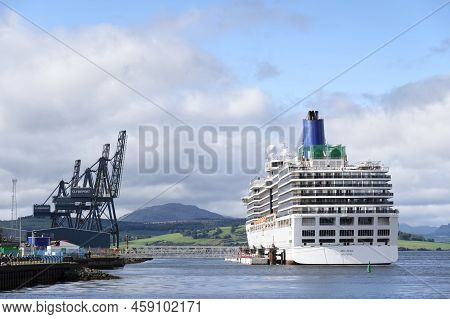Greenock, Scotland, Uk, July 30th 2022, Arcadia Hamilton Passenger Ship During Cruise With Tourists 