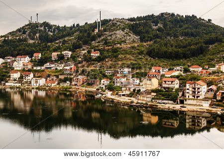 Byen Ploce nær Dubrovnik, Dalmatien i Kroatien