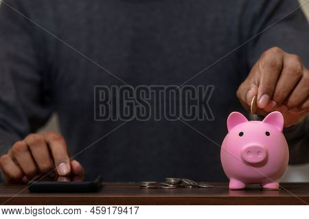 Online Banking And Internet Banking Savings Concept, Online Investment Savings, Online Stock Investo