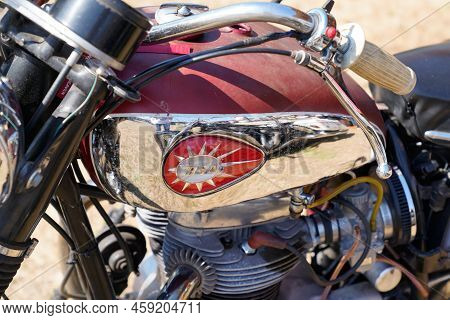 Bordeaux , Aquitaine  France - 07 28 2022 : Bsa Logo Sign And Text Brand On Vintage Red Tank Of Moto