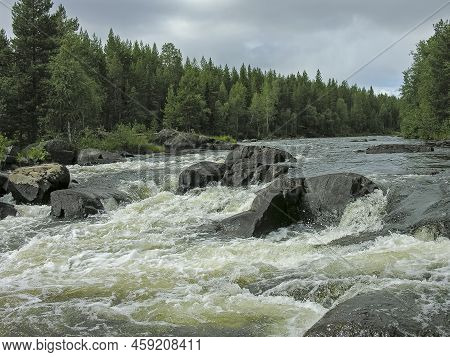 The Most Difficult Place For Rafting In The Varatsky Rapids (narrow And Fast). Keret River, Karelia,