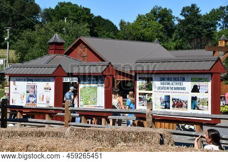 Ronks Pa - Sep 4: Cherry Crest Adventure Farm In Ronks, Pennsylvania, As Seen On Sep 4, 2021.