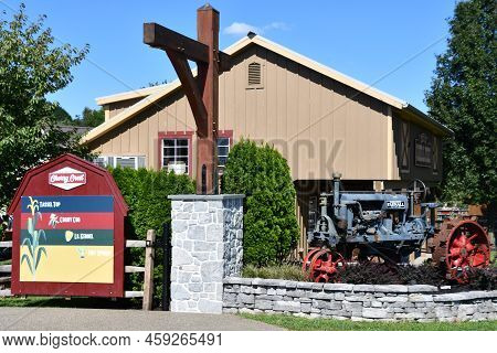 Ronks Pa - Sep 4: Cherry Crest Adventure Farm In Ronks, Pennsylvania, As Seen On Sep 4, 2021.