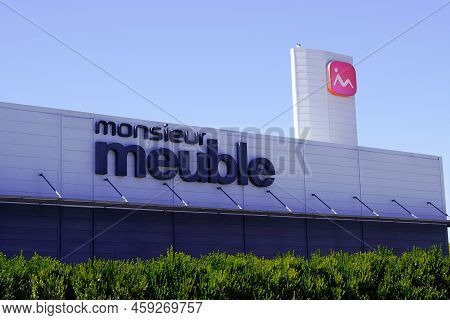 Bordeaux , Aquitaine  France - 07 25 2022 : Monsieur Meuble Shop Logo Brand And Sign Text On Facade 