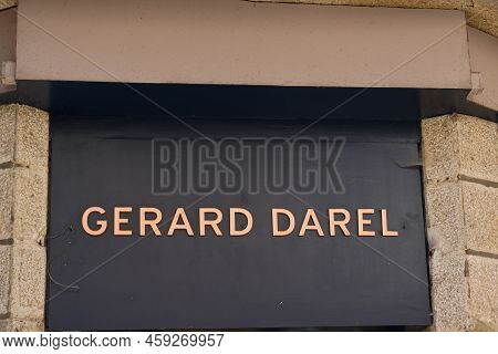 Bordeaux , Aquitaine France - 07 27 2022 : Gerard Darel Logo Brand And Sign Text Front Facade Store 