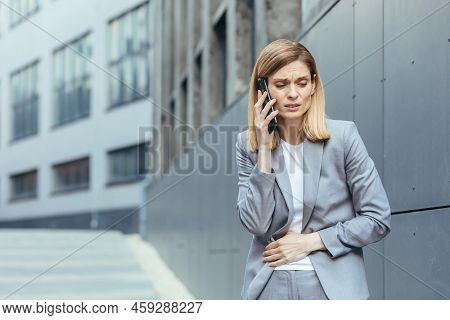 Woman Outside The Office Has Severe Abdominal Pain, Tries To Call The Doctor Uses The Phone