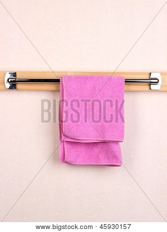 Banyo havlusu enine odasında üzerinde
