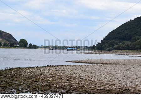 Namedy, Germany - 08 01 2022: Passenger Ship Trying To Reach A Bridge In The The Low Water Situation