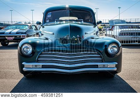 Lebanon, Tn - May 13, 2022: Low Perspective Front View Of A 1946 Chevrolet Stylemaster Sedan Deliver