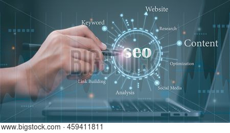 Marketers Use Pen To Point To Icons, Seo Concepts, Optimization Analysis Tools, Search Engine Rankin