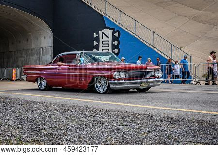 Lebanon, Tn - May 14, 2022: Low Perspective Front View Of A 1960 Pontiac Parisienne Hardtop Coupe Dr