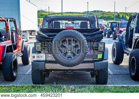 Pigeon Forge, Tn - August 25, 2017: Modified Off Road Jeep Wrangler Jk Unlimited Willys Wheeler At A