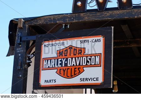 Bordeaux , Aquitaine  France - 07 28 2022 : Harley Davidson Retro Panel Servi-cars Parts Service Old