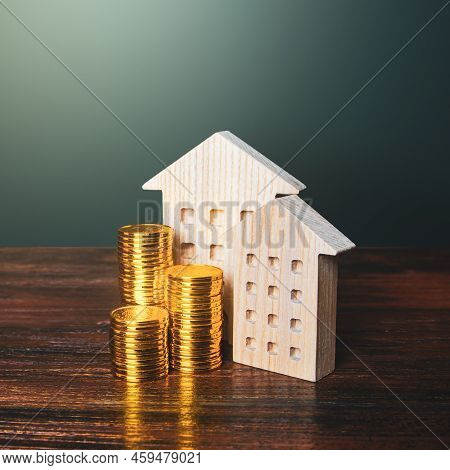 Real Estate And Savings. Economy On Household Bills. Energy Efficiency And Energy Saving. Municipal 