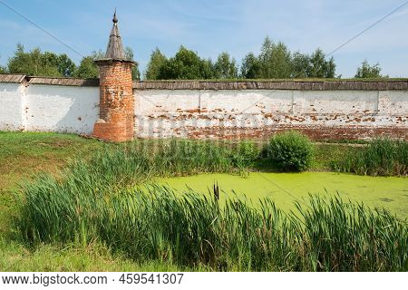 Yuryev-polsky, Russia - August 10, 2021: Monastery Wall And Tower. Yuryev Kremlin (archangel-mikhail
