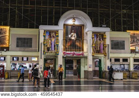 Bangkok.thailand-17.12.2021:unacquainted People In Hua Lamphong Station Bangkok Thailand.hua Lamphon