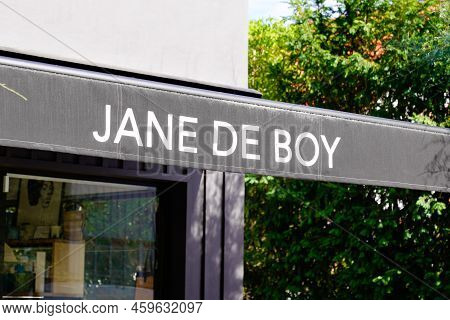 Arcachon , Aquitaine  France - 08 08 2022 : Jane De Boy Logo Brand And Text Sign Shop Facade Clothin
