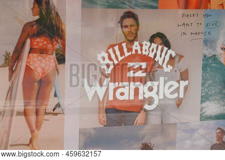 Bordeaux , Aquitaine  France - 08 08 2022 : Billabong Wrangler Logo Brand And Text Sign On Wall Fash