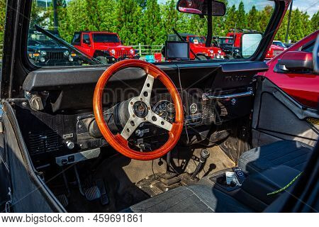 Pigeon Forge, Tn - August 25, 2017: Modified Off Road Jeep Cj7 Interior Detail At A Local Enthusiast