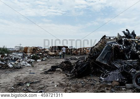 War In Ukraine: A Dump Of Shot And Burned Cars In Irpin, Bucha District 2022