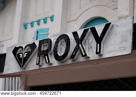 Bordeaux , Aquitaine  France - 08 08 2022 : Roxy Logo Text And Sign Wall Surf Brand Exterior Facade 